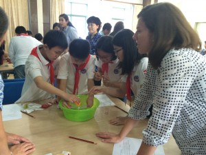 Meredith Kersting, a science teacher form Southern Guilford High SChool, leading a science lesson with a group of Chinese students